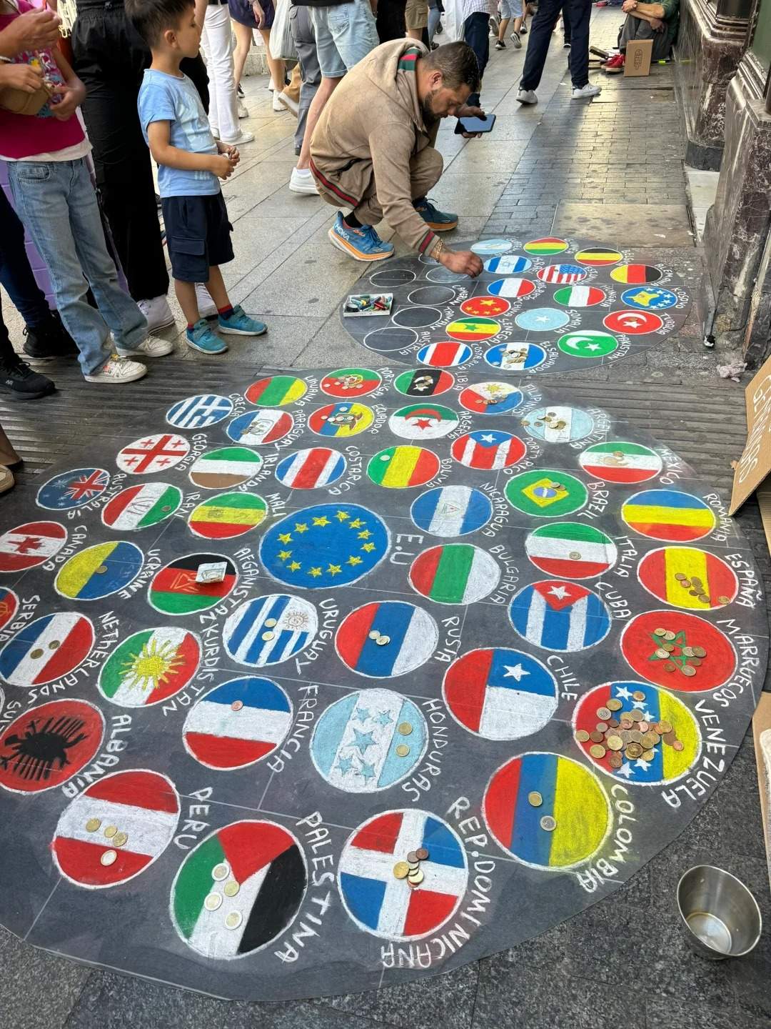 马德里小哥要钱要出新高度