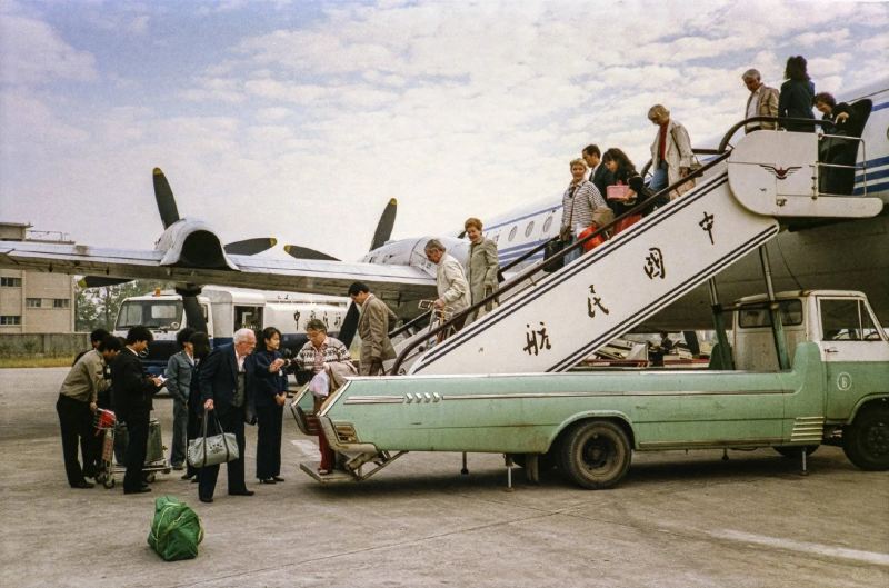 八十年代，中国民航特有登机方法