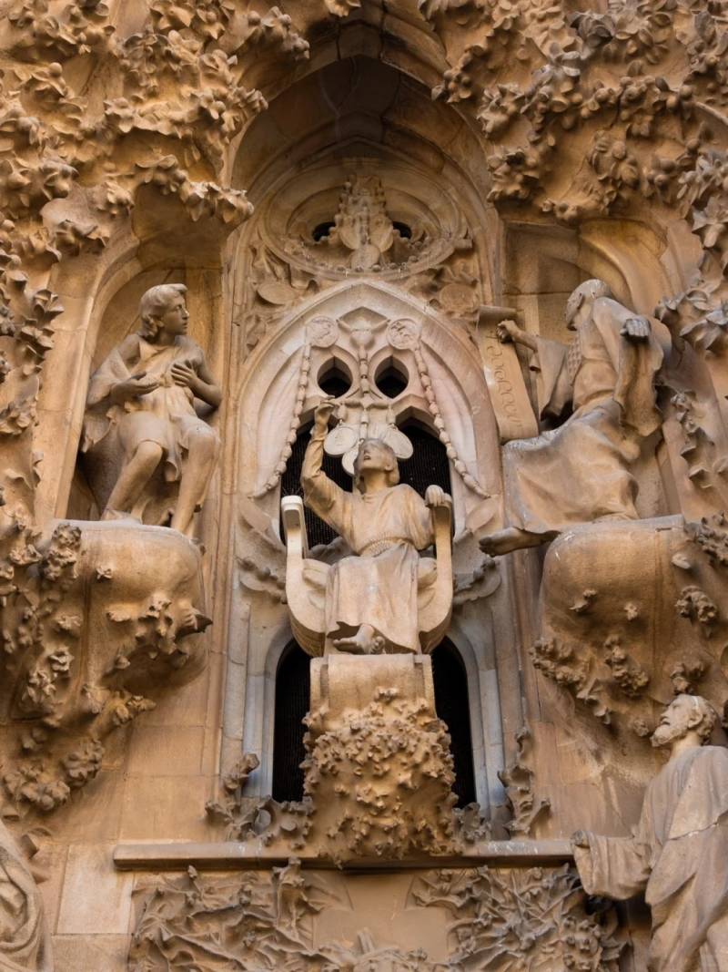 第一次走进巴塞罗那圣家堂 真的被震撼哭了