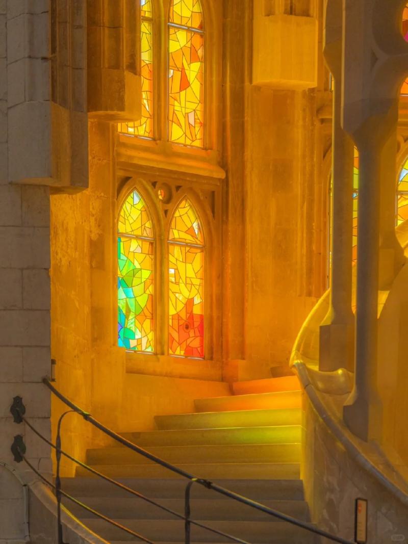 第一次走进巴塞罗那圣家堂 真的被震撼哭了