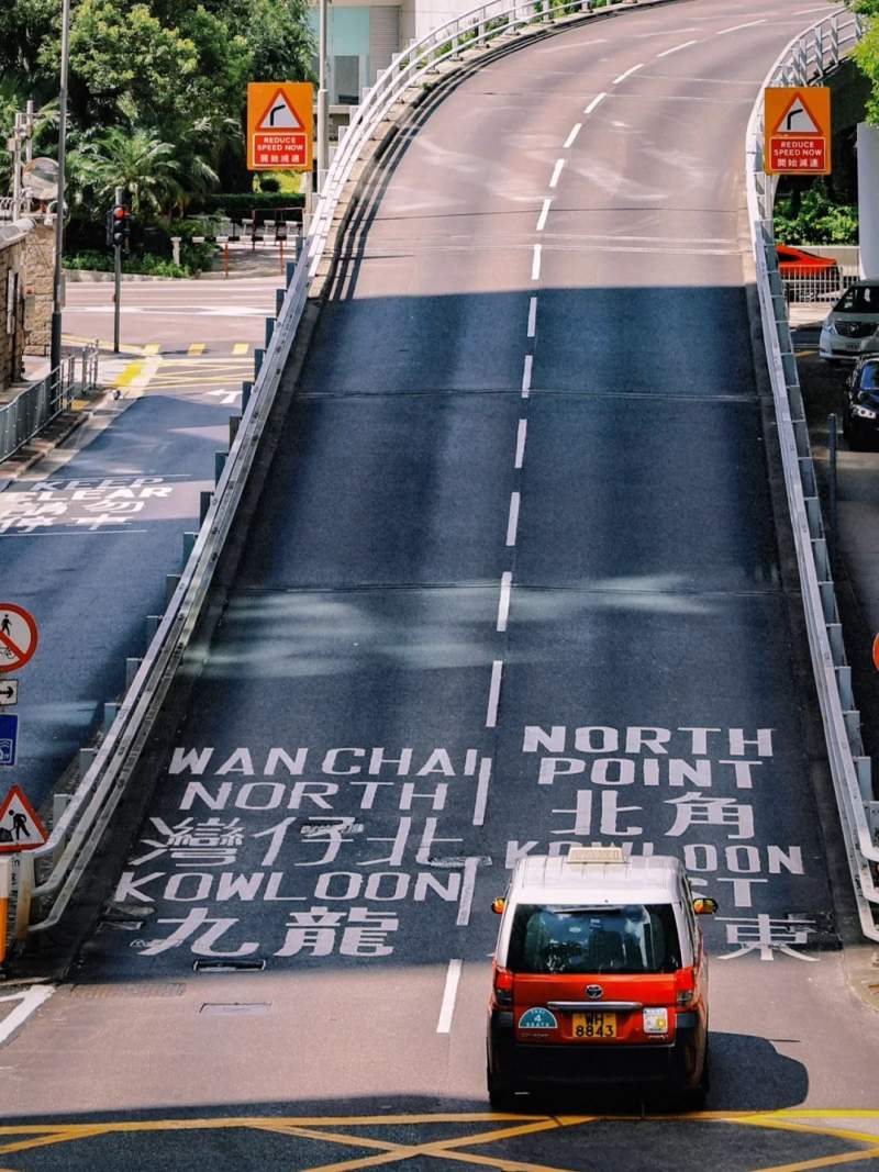 这条街道满足了我对香港的所有想象