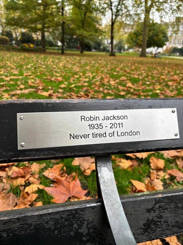 伦敦公园长椅千千万，我唯独中意这一把