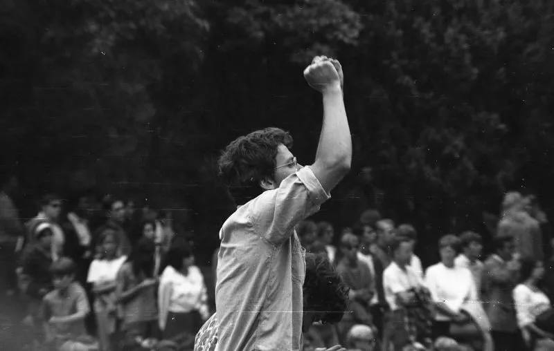 一场高中教室里的模拟实验，却失控将校园变成了极权社会