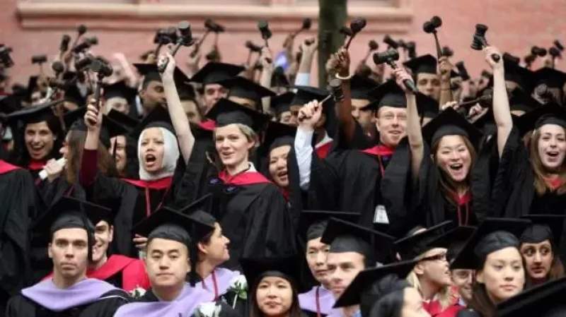 一路买进常春藤：金钱、暗箱操作、贿赂与平权法案的故事