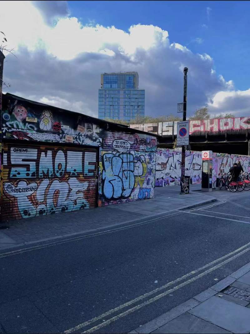 中国留学生在伦敦涂鸦