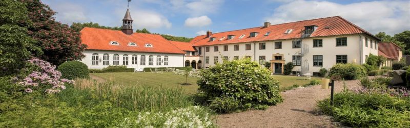 丹麦语的20个关键词(18)：社区学校「Højskole」不想取代大学，而是要「反大学」？